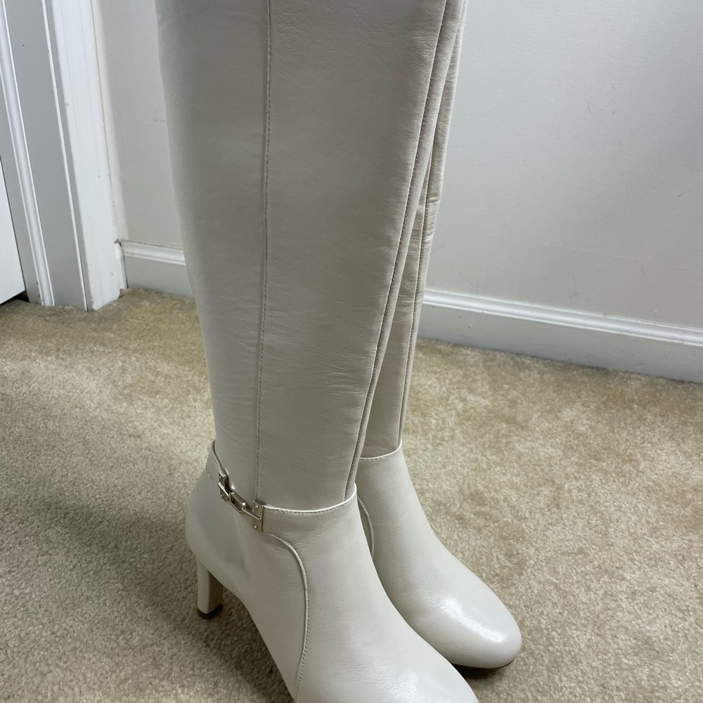 Brand new cream leather knee high 3 inch heel zipper boots